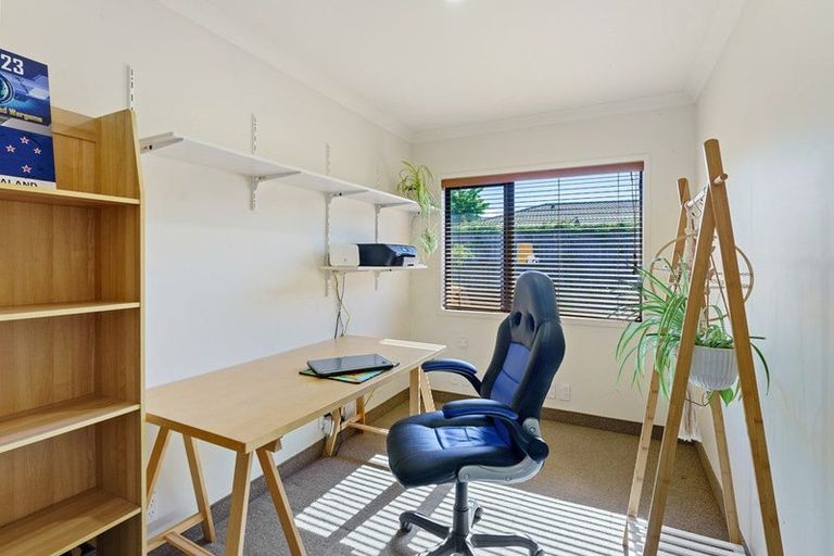 Photo of property in 4 Leanne Way, Waikanae Beach, Waikanae, 5036