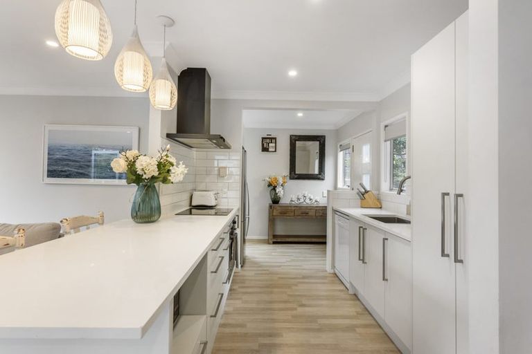 Photo of property in 26 Mirrabooka Avenue, Botany Downs, Auckland, 2010