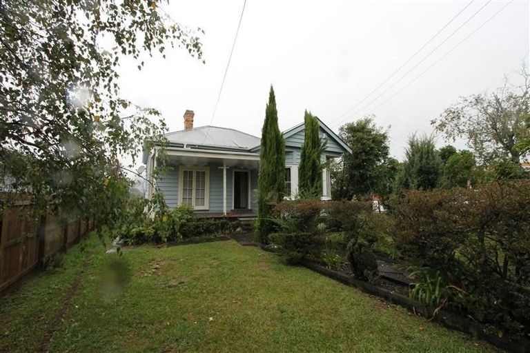 Photo of property in 27 Glenview Road, Glen Eden, Auckland, 0602