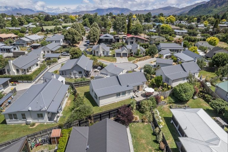 Photo of property in 12 Fletcher Way, Arrowtown, 9302