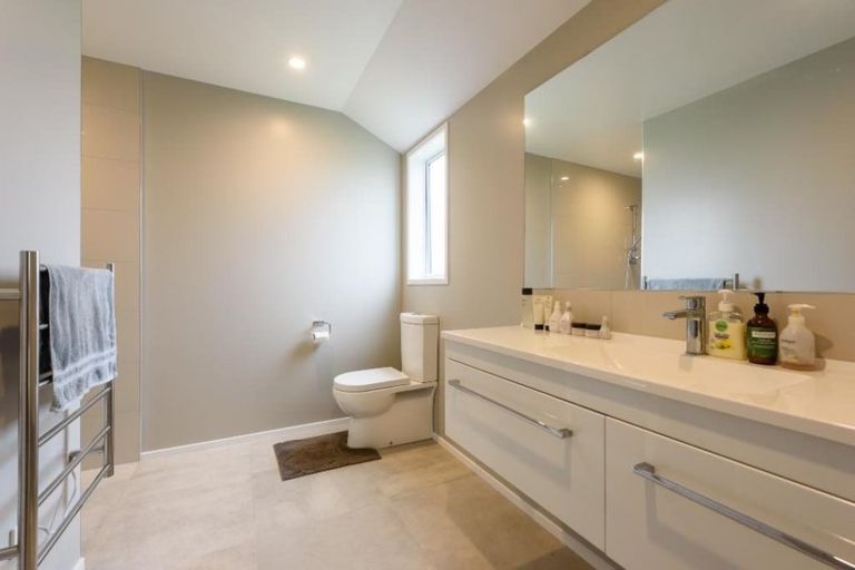 Photo of property in 2 Grace Cove, Aotea, Porirua, 5024