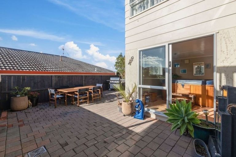 Photo of property in 29 Wisteria Grove, Maungaraki, Lower Hutt, 5010
