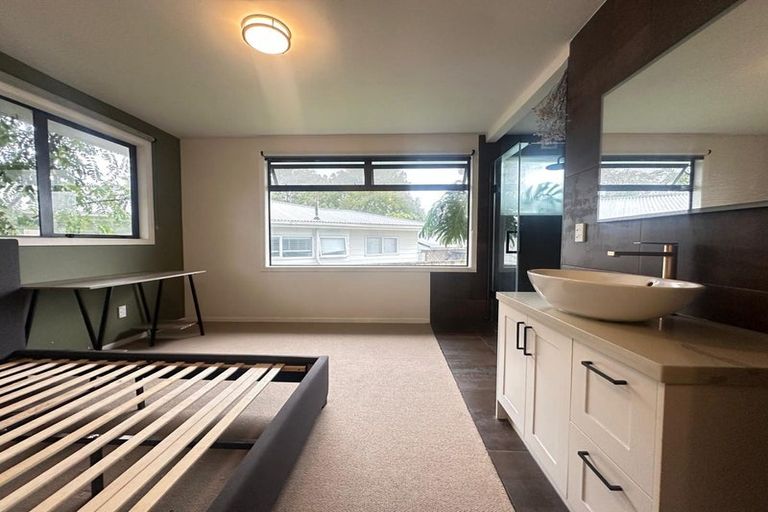 Photo of property in 24b Duncan Avenue, Te Atatu South, Auckland, 0610