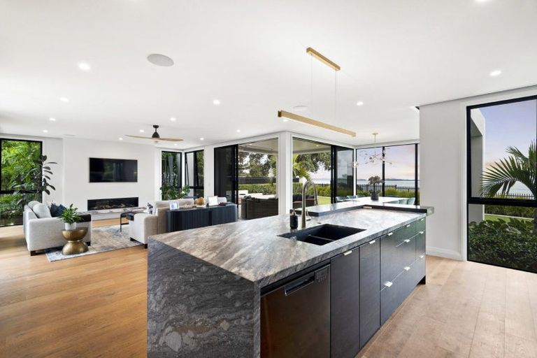 Photo of property in 90 Marine Parade, Mellons Bay, Auckland, 2014