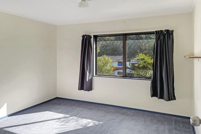 Photo of property in 2 Atahu Grove, Tirohanga, Lower Hutt, 5010