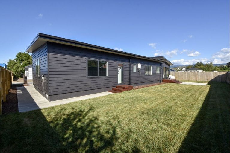 Photo of property in 4 Macrocarpa Lane, Carterton, 5713
