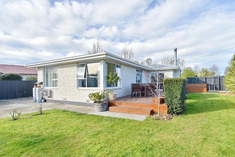 Photo of property in 11 Hannah Place, Redwood, Christchurch, 8051