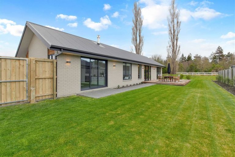 Photo of property in 12 Springbrook Close, Rangiora, 7400