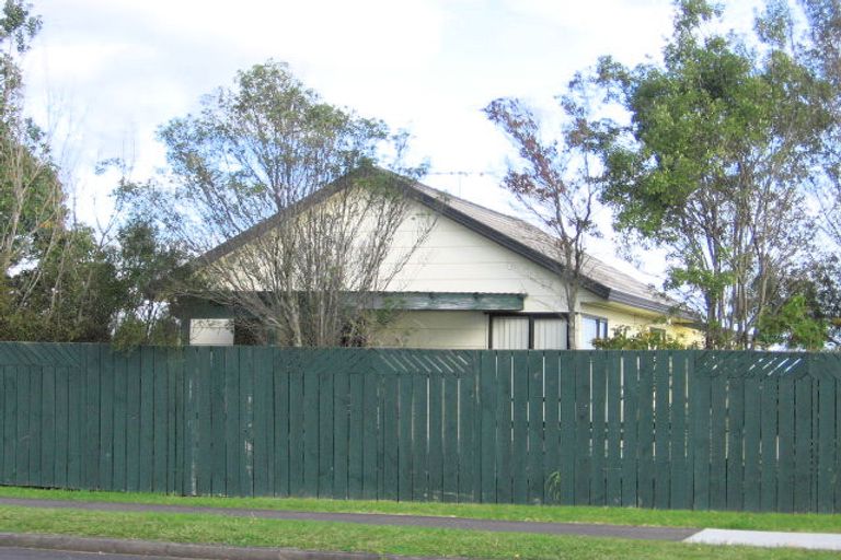 Photo of property in 1/17 Gosford Drive, Botany Downs, Auckland, 2010