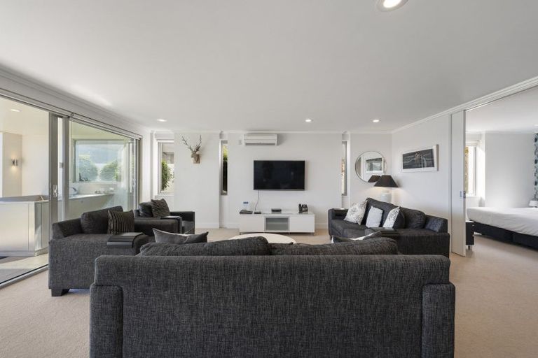 Photo of property in 1/225 Lake Terrace, Waipahihi, Taupo, 3330