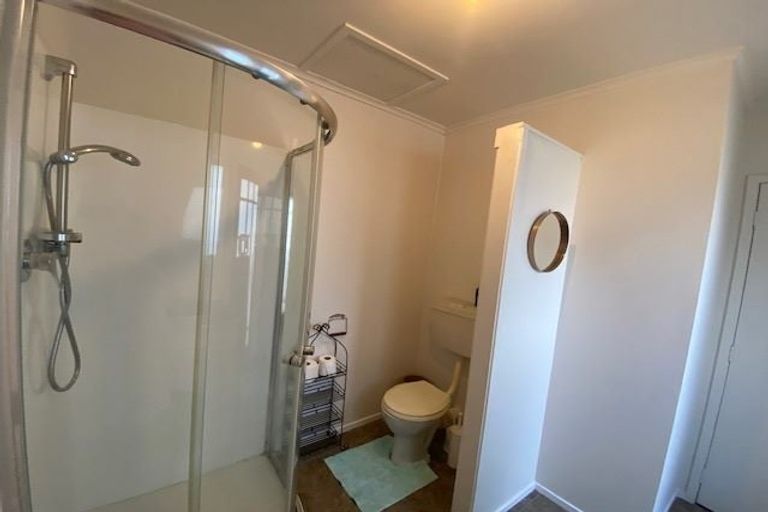 Photo of property in 1/10 Knights Road, Rothesay Bay, Auckland, 0630