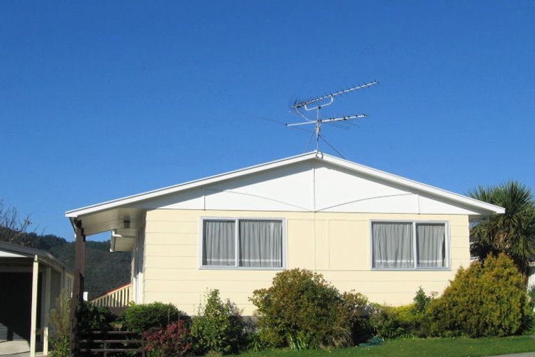 Photo of property in 131 Holborn Drive, Stokes Valley, Lower Hutt, 5019