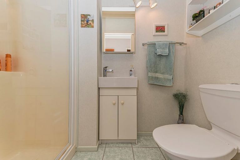 Photo of property in 15 Hogarth Rise, West Harbour, Auckland, 0618