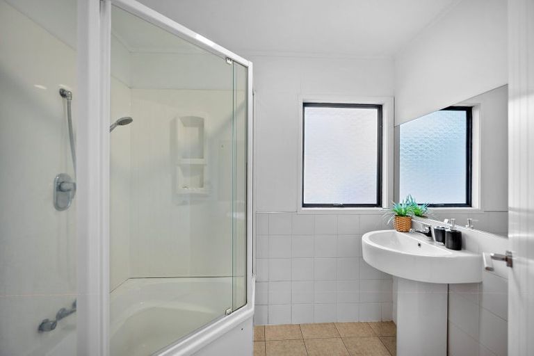 Photo of property in 79 Santiago Crescent, Unsworth Heights, Auckland, 0632