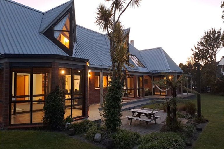 Photo of property in 17 Hind Place, Hokowhitu, Palmerston North, 4410