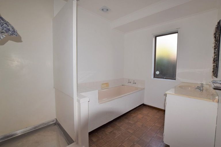 Photo of property in 9 Rathgar Road, Henderson, Auckland, 0610