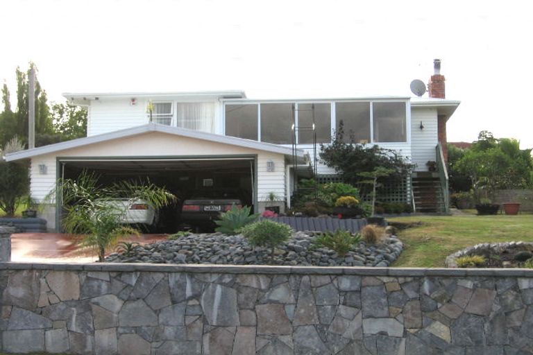 Photo of property in 48 Tiroroa Avenue, Te Atatu South, Auckland, 0610