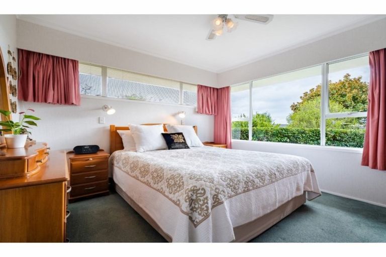 Photo of property in 17 Scanlen Terrace, Kelston, Auckland, 0602