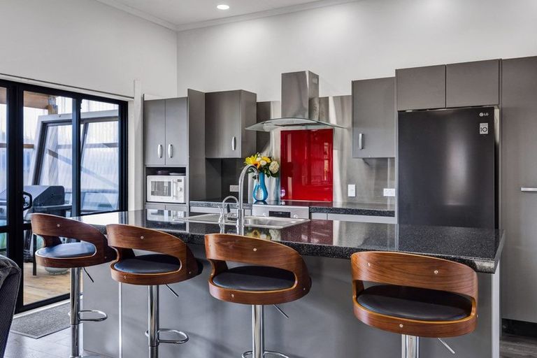 Photo of property in 221 Bridge Street, Eltham, 4322