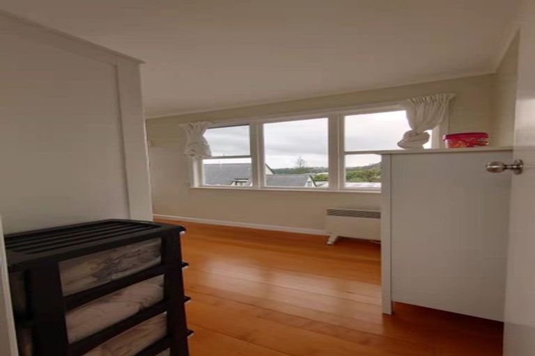 Photo of property in 1/9 Titoki Street, Te Atatu Peninsula, Auckland, 0610