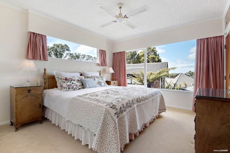 Photo of property in 35 Montgomery Avenue, Rothesay Bay, Auckland, 0630