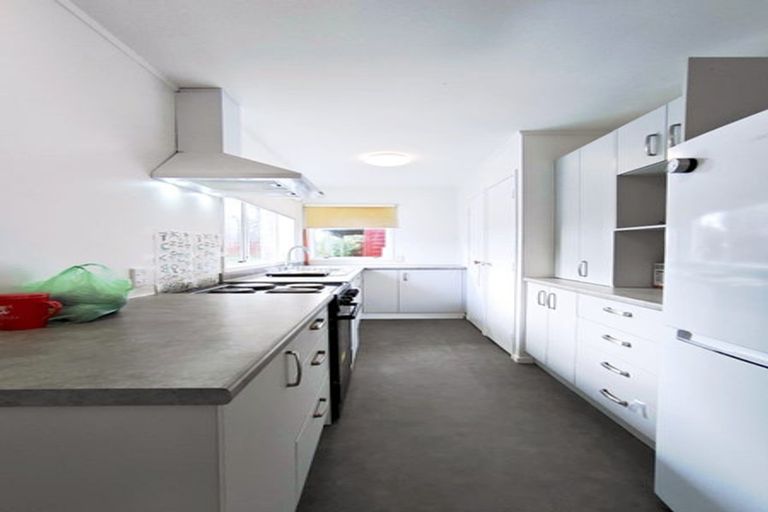 Photo of property in 2/2 Wallace Road, Ranui, Auckland, 0612