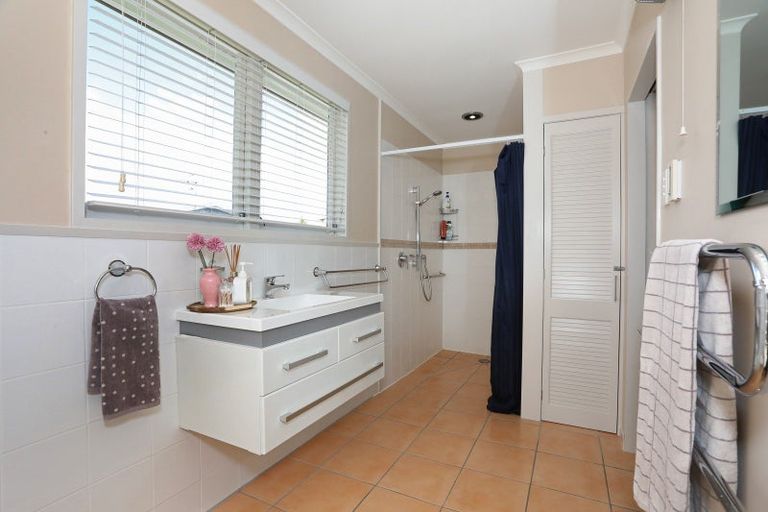 Photo of property in 8 Dalzien Place, Feilding, 4702