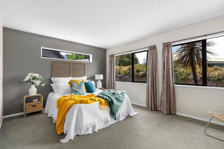 Photo of property in 9 Larch Court, Kelvin Heights, Queenstown, 9300
