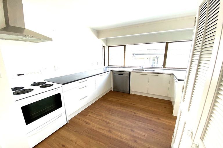 Photo of property in 11 Birman Close, Half Moon Bay, Auckland, 2012