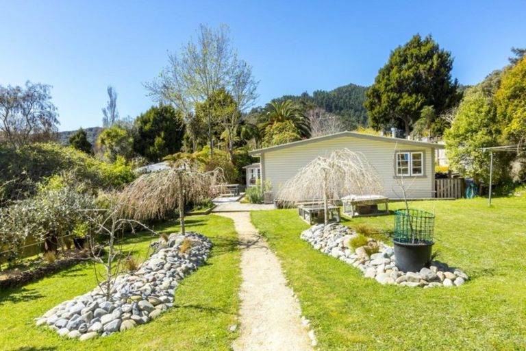 Photo of property in 38 Jocelyn Crescent, Pinehaven, Upper Hutt, 5019