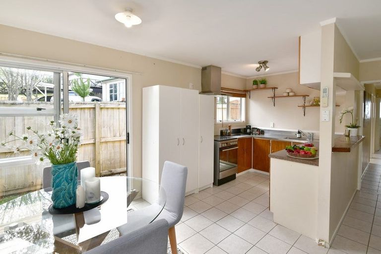 Photo of property in 1/25 Edgware Road, West Harbour, Auckland, 0618