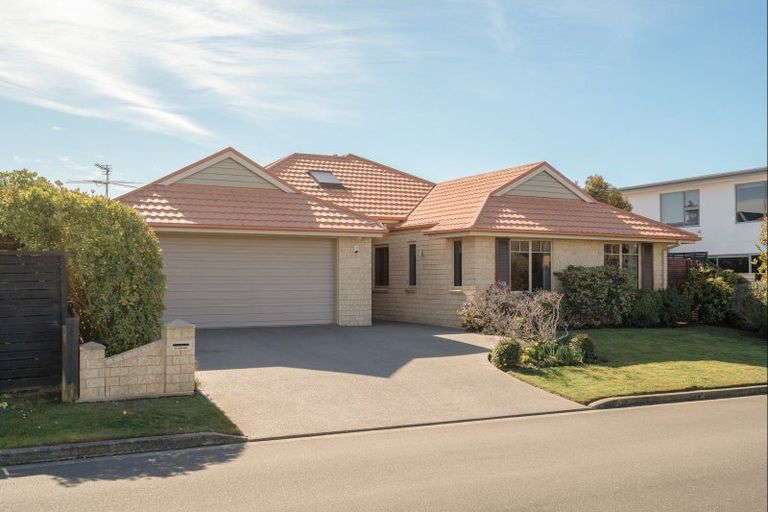 Photo of property in 3 Sandpiper Place, Waimairi Beach, Christchurch, 8083
