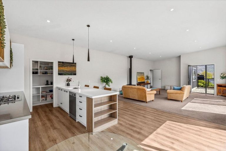 Photo of property in 4 Kahu Close, Wanaka, 9305