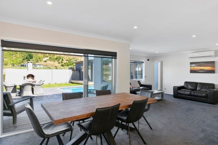 Photo of property in 90 Endeavour Drive, Whitby, Porirua, 5024