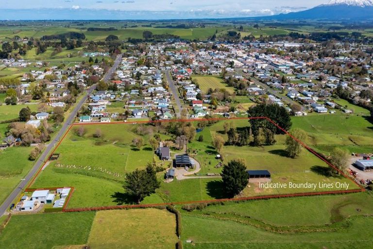 Photo of property in 2 Tayler Street, Eltham, 4322