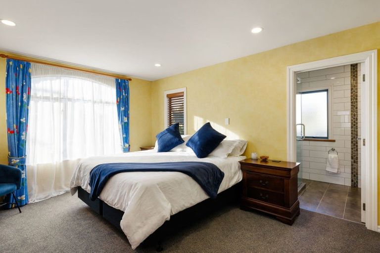 Photo of property in 16 Cranwell Place, Hillcrest, Hamilton, 3216