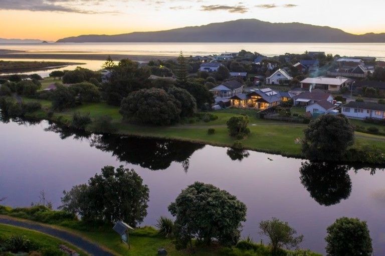 Photo of property in 196 Tutere Street, Waikanae Beach, Waikanae, 5036