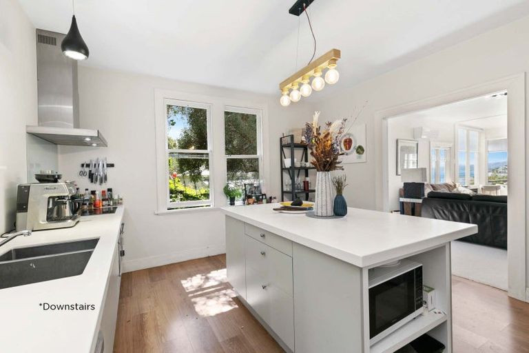 Photo of property in 10 Oriental Terrace, Mount Victoria, Wellington, 6011