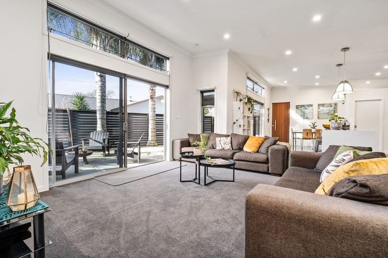 Photo of property in 111a Carlyle Street, Leamington, Cambridge, 3432