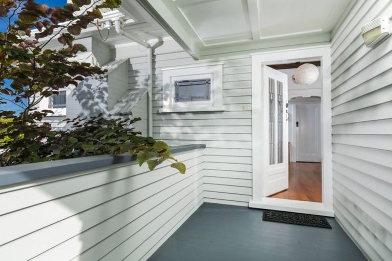 Photo of property in 23 Eversleigh Road, Belmont, Auckland, 0622