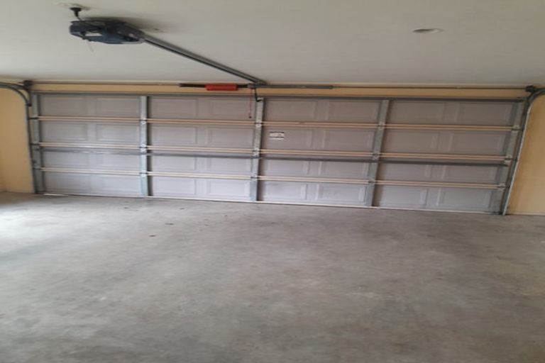 Photo of property in 6 Shankill Place, East Tamaki, Auckland, 2013