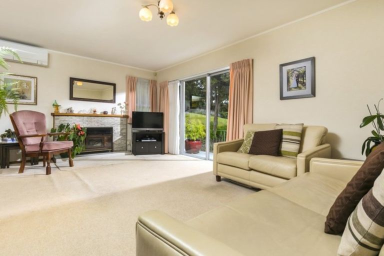 Photo of property in 33 Tauhinu Road, Greenhithe, Auckland, 0632