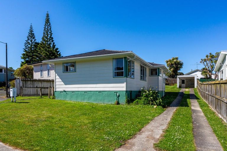 Photo of property in 18 Stipulate Place, Ascot Park, Porirua, 5024