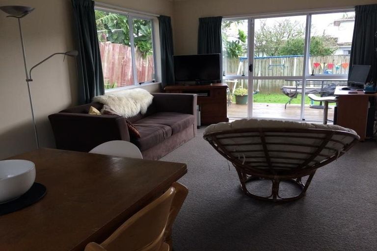 Photo of property in 2/328 Rangatira Road, Beach Haven, Auckland, 0626