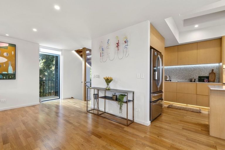 Photo of property in 58c Potter Avenue, Northcote, Auckland, 0627