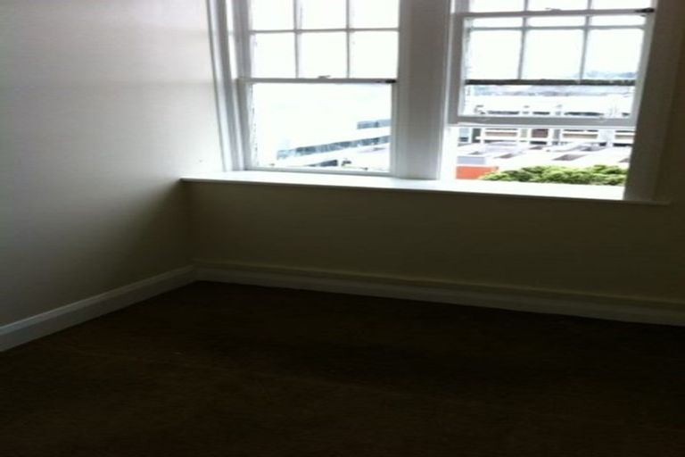 Photo of property in 76a Kelburn Parade, Kelburn, Wellington, 6012