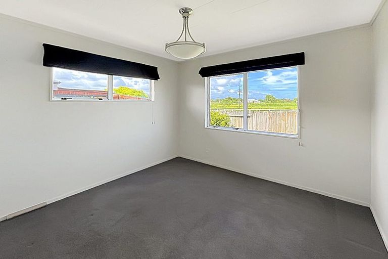 Photo of property in 54 Dalfield Place, Highbury, Palmerston North, 4412