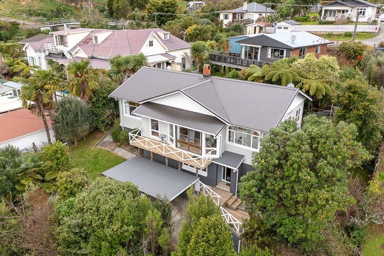 Photo of property in 58 Durham Street, Picton, 7220