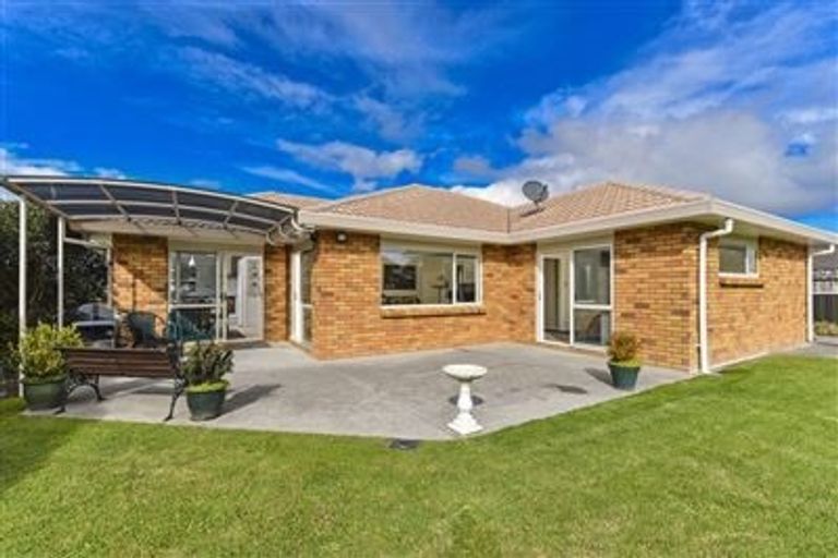 Photo of property in 21 Lakeside Drive, Orewa, 0931