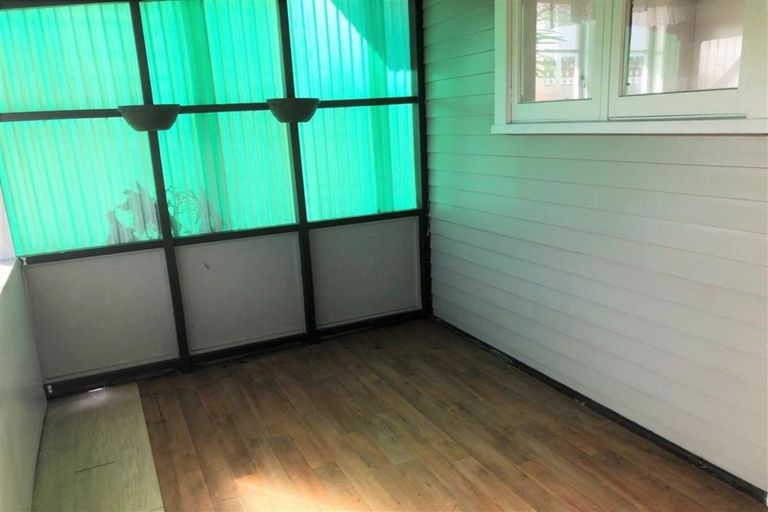 Photo of property in 3 Amberley Avenue, Te Atatu South, Auckland, 0610